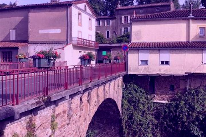 Riley, 27 — Escort in Bout-du-Pont-de-Larn, France