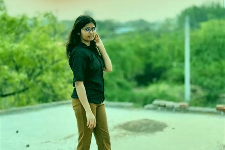 Riley, 27 — Escort in Maudaha, India