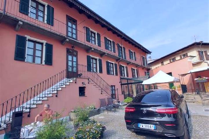 Riley, 27 — Escort in Villa San Secondo, Italy