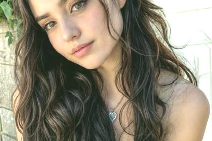 Riley, 28, a auburn hazel-eyed mixed companion based in Santaella. Offering Prostate Massage, Girlfriend Experience, Erotic Massage. Available for incall and...