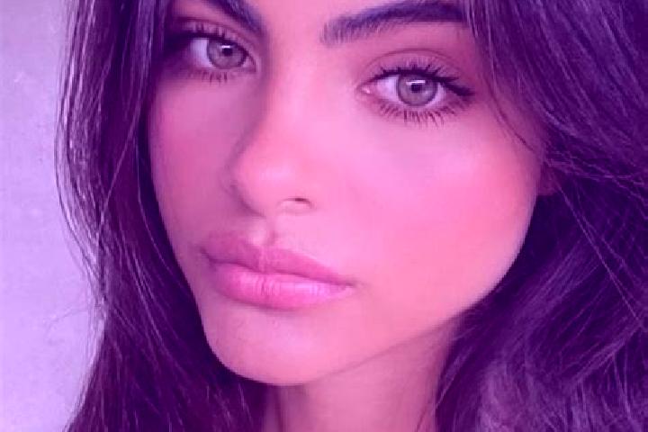 Riley, 28, a chestnut green-eyed indian companion based in Ngomedzap. Offering OWO, Striptease, Erotic Massage. Available for incall and outcall, overnight b...