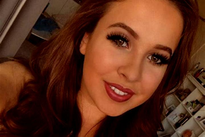 Riley, 28, a red dark-eyed european companion based in Morille. Offering Massage, 69, Dinner Date. Available for incall and outcall, overnight bookings avail...