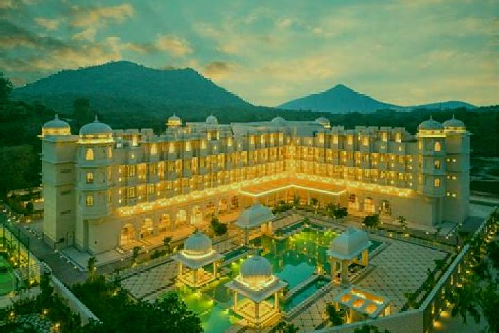 Riley, 28 — Escort in Bhuwana, India