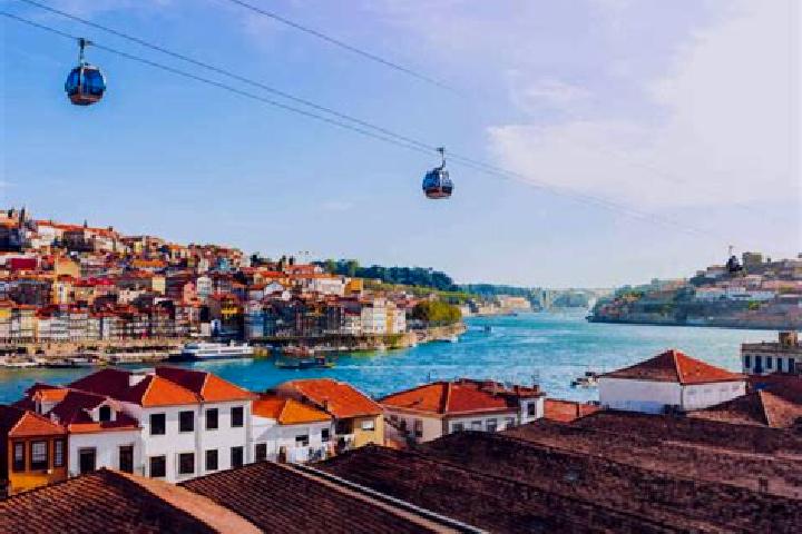 Riley, 28 — Escort in Salir do Porto, Portugal