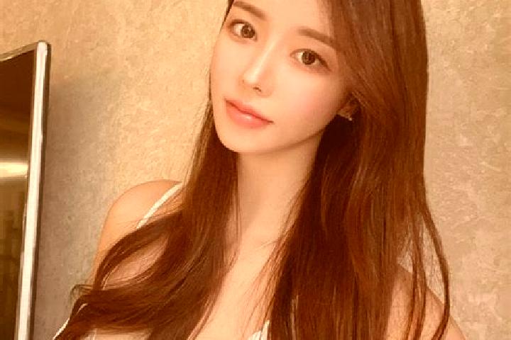 Riley, 28 — Escort in Youhuai, China