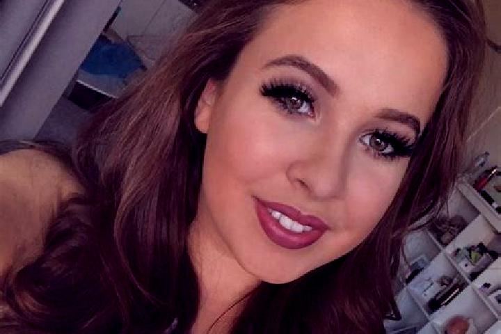 Riley, 29, a brunette brown-eyed mediterranean companion based in Santo Domingo Albarradas. Offering BDSM, Duos, Striptease, Dinner Date. Available for incal...