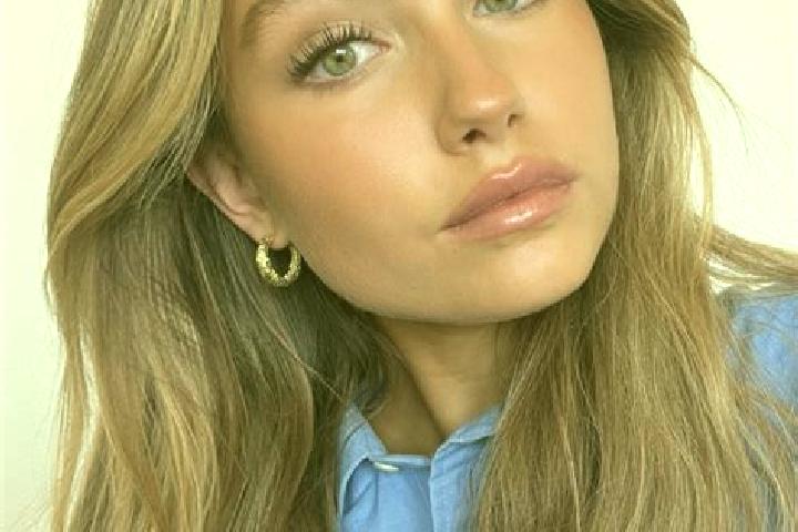 Riley, 29, a dark blonde green-eyed ebony companion based in Cilebak. Offering Striptease, A-Level, Party Girl. Available for incall and outcall, day and eve...