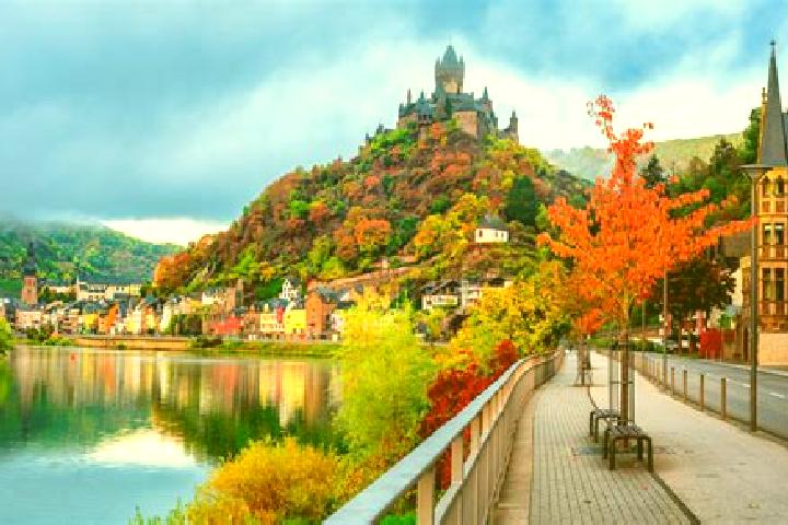 Riley, 30 — Escort in Cochem, Germany