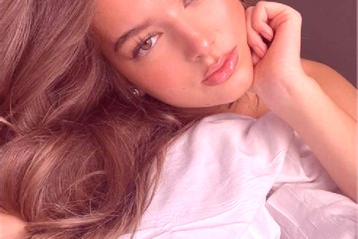 Riley, 31, a chestnut amber-eyed latina companion based in Digila. Offering A-Level, Duos, Massage, Tantra. Available for incall and outcall, overnight booki...