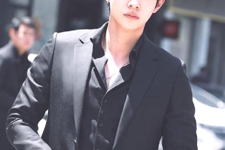 Riley, 31 — Escort in Maxiao, China