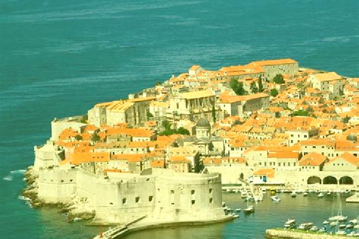 Riley, 31 — Escort in Policnik, Croatia
