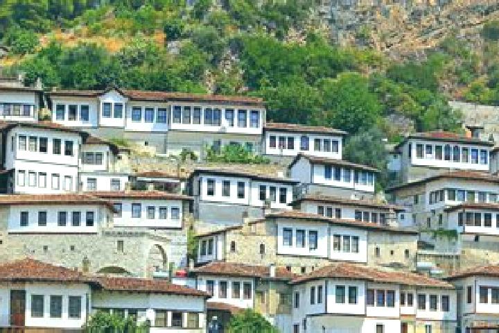 Riley, 32 — Escort in Ballagat, Albania