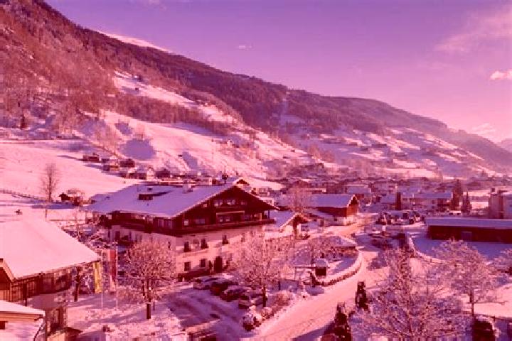 Riley, 32 — Escort in Hollersbach im Pinzgau, Austria