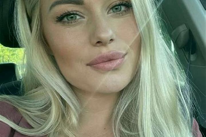 Riley, 33, a blonde hazel-eyed indian companion based in Ngedukelu. Offering Travel Companion, Erotic Massage, Domination, Duos, Deep French Kissing. Availab...