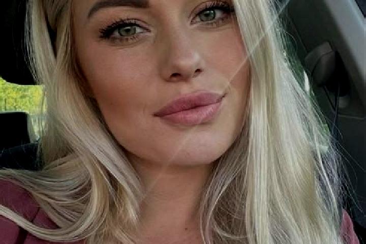 Riley, 33, a dark blonde hazel-eyed slavic companion based in Kalngale. Offering Erotic Massage, Couples, A-Level, Striptease, Girlfriend Experience. Availab...