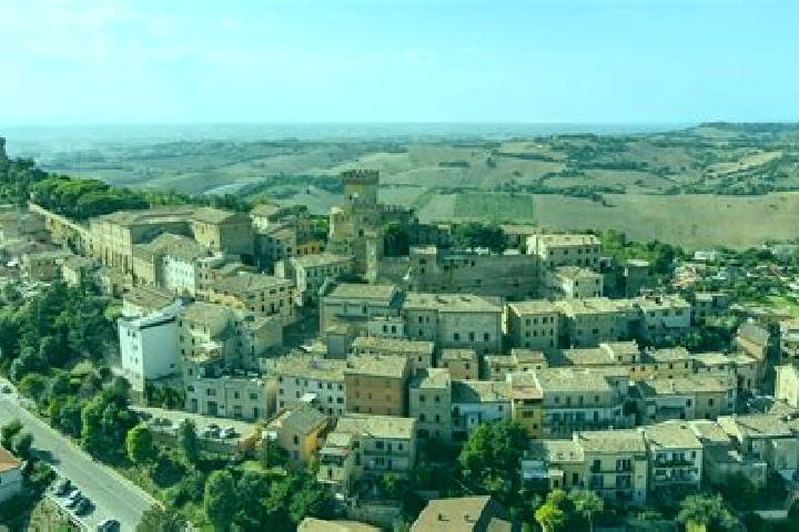 Riley, 33 — Escort in Offagna, Italy