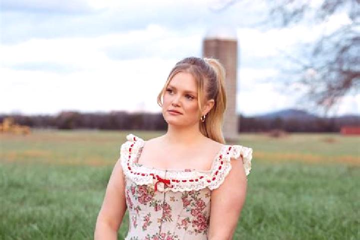 Riley, 33 — Escort in Shueyville, United States