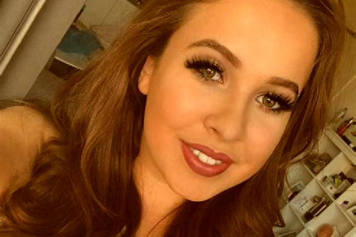 Riley, 34, a auburn brown-eyed caucasian companion based in Sint-Margriete-Houtem. Offering Overnight, Prostate Massage, Deep French Kissing, A-Level. Availa...
