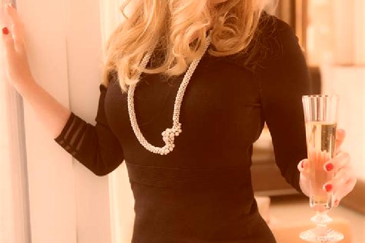 Riley, 34, a blonde amber-eyed mediterranean companion based in Little Rock. Offering GFE, BDSM, Erotic Massage, Party Girl, CIM. Available for incall and ou...