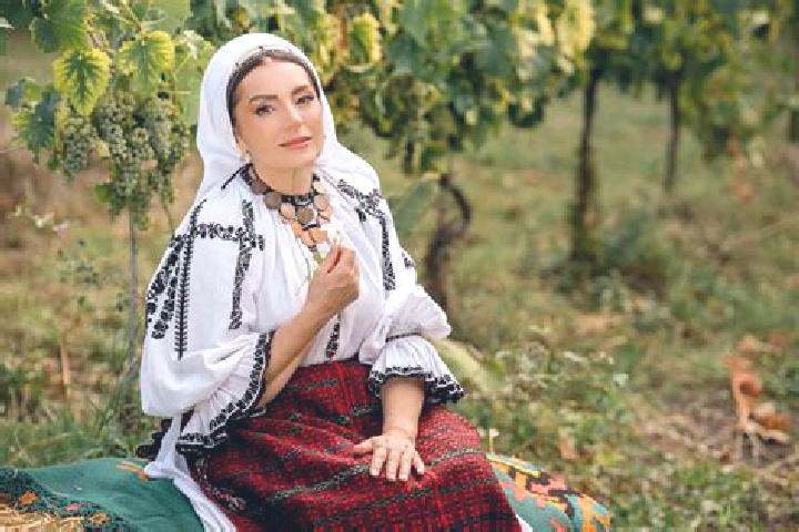 Riley, 34 — Escort in Dochia, Romania