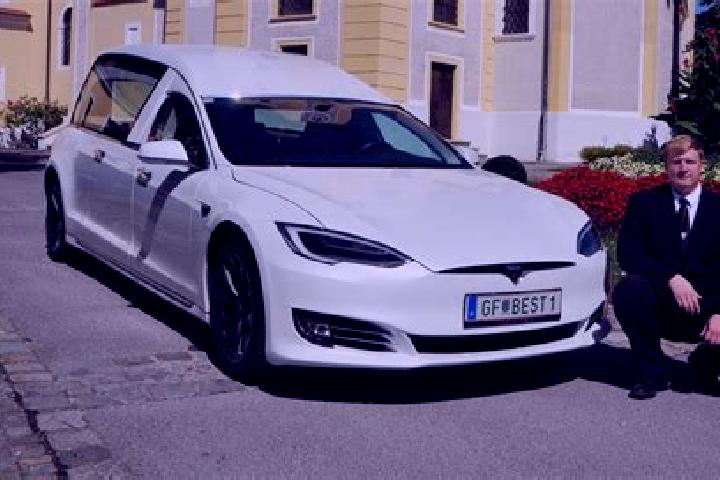Riley, 34 — Escort in Gaenserndorf, Austria