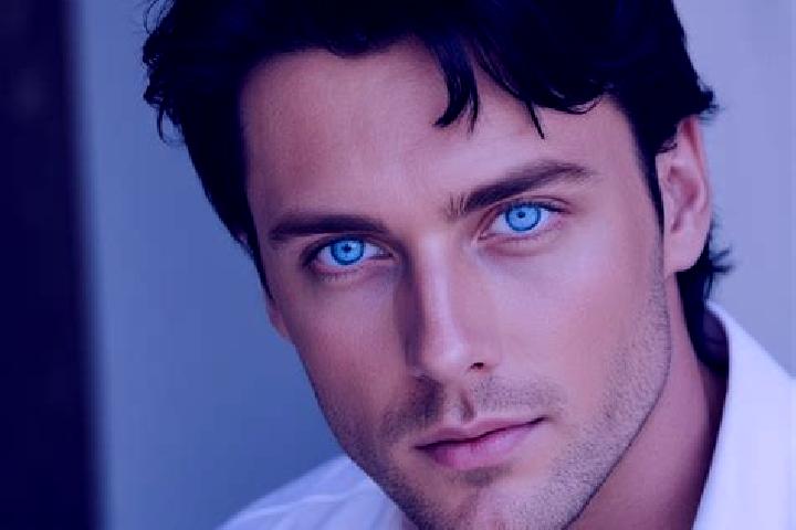 Riley, 35, a red blue-eyed mixed companion based in 5 de Mayo. Offering Dinner Date, Prostate Massage, OWO, Couples. Available for incall and outcall, overni...