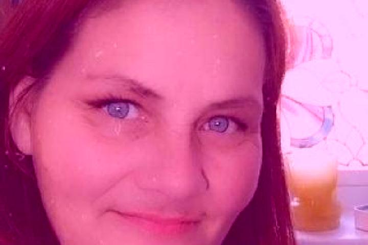 Riley, 35, a red green-eyed european companion based in Alesso. Offering Fetish, 69, Erotic Massage, Couples. Available for incall and outcall, day and eveni...