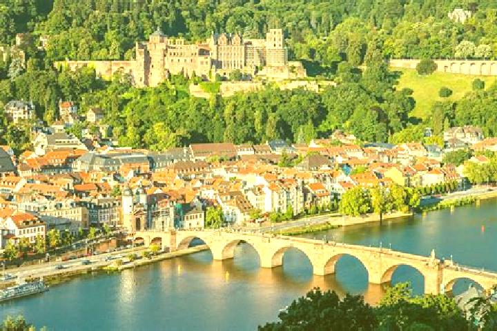 Riley, 35 — Escort in Heidenburg, Germany