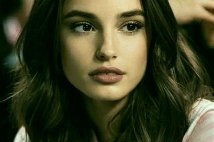 Riley, 37, a brunette brown-eyed middle eastern companion based in Cha-uat. Offering Couples, A-Level, Domination, Striptease. Available for incall and outca...