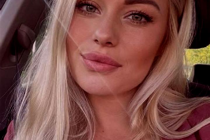 Riley, 38, a blonde hazel-eyed latina companion based in Vergara. Offering Domination, Erotic Massage, Roleplay. Available for incall and outcall, day and ev...