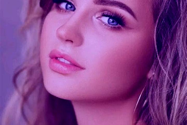 Rose, 20, a dark blonde blue-eyed caribbean companion based in Zirimicuaro. Offering Tantra, 69. Available for incall and outcall, day and evening dates.