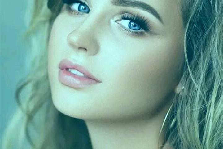 Rose, 20, a dark blonde blue-eyed slavic companion based in Ducice. Offering Tantra, 69. Available for incall and outcall, day and evening dates.