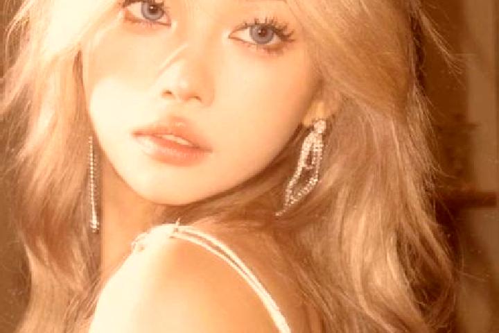 Rose, 20, a platinum blonde grey-eyed asian companion based in Rindge. Offering Tantra, Party Girl, A-Level. Available for incall and outcall, day and evenin...