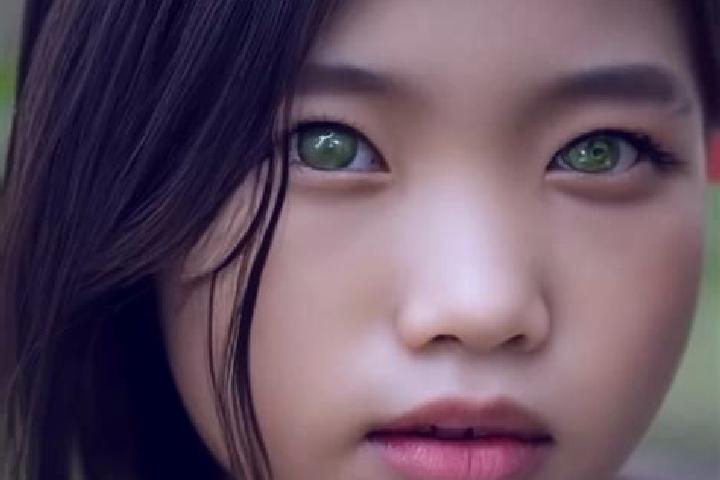 Rose, 20, a red green-eyed asian companion based in El Botadero. Offering Duos, Erotic Massage. Available for incall and outcall, day and evening dates.