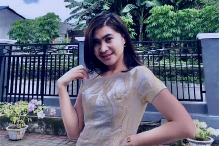Rose, 20 — Escort in Lembor, Indonesia