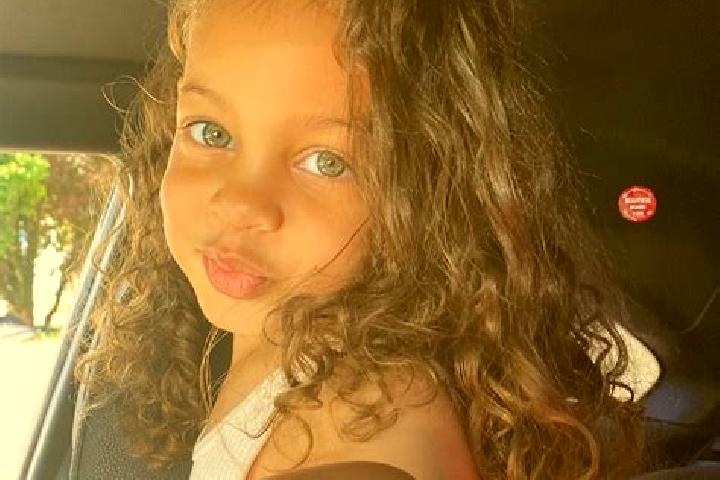 Rose, 21, a auburn blue-eyed mixed companion based in Becerril de la Sierra. Offering Prostate Massage, Dinner Date, Duos. Available for incall and outcall, ...