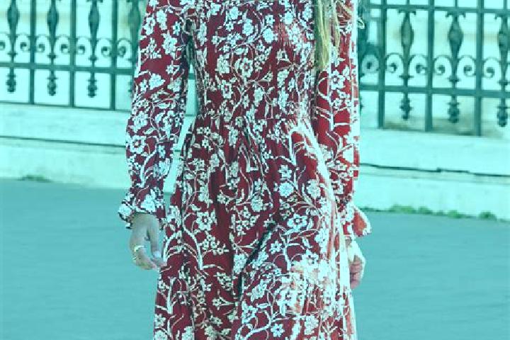 Rose, 21 — Escort in Hanches, France