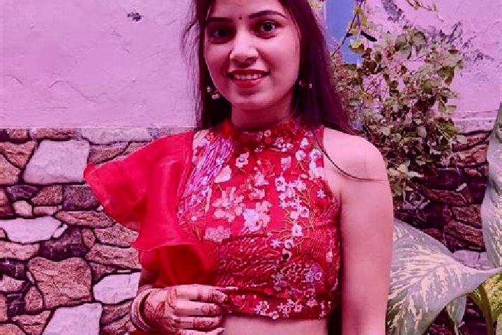 Rose, 21 — Escort in Hansi, India