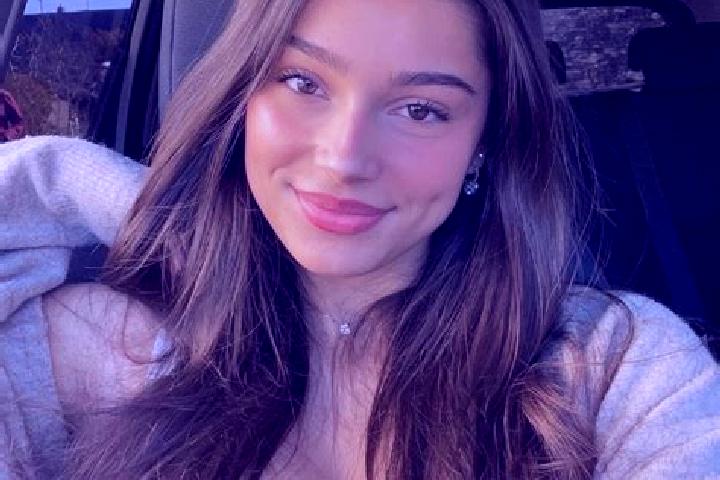 Rose, 22, a brunette hazel-eyed mixed companion based in Bokurdak. Offering Tantra, CIM. Available for incall and outcall, day and evening dates.