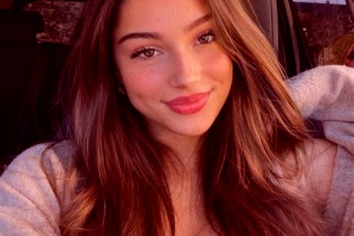 Rose, 22, a dark blonde green-eyed latina companion based in Casalromano. Offering A-Level, 69, Tantra. Available for incall and outcall, day and evening dates.