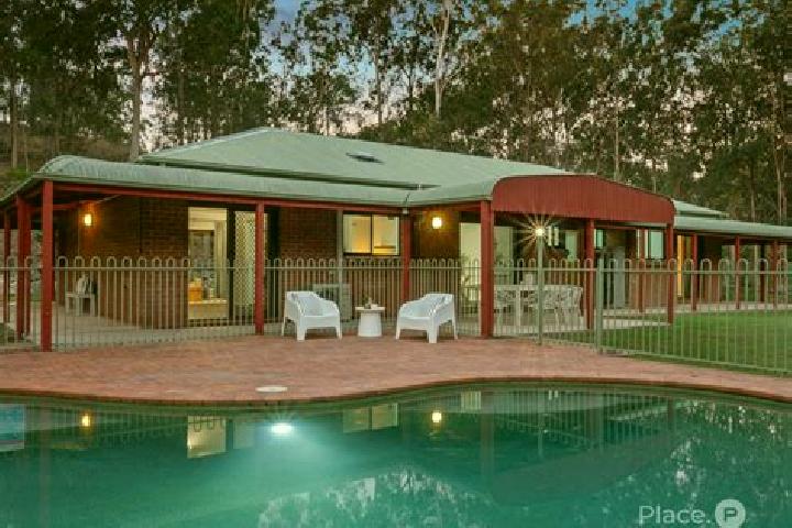 Rose, 22 — Escort in Karana Downs, Australia