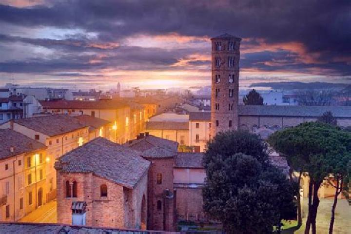 Rose, 22 — Escort in Pisignano, Italy