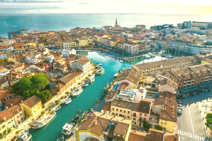Rose, 22 — Escort in Rivignano, Italy