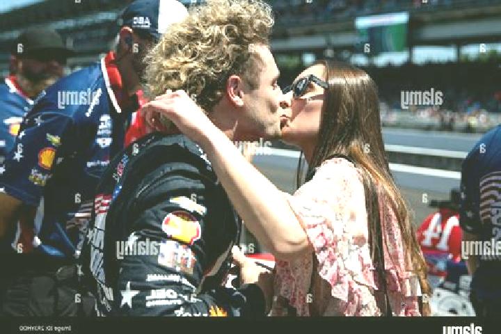 Rose, 22 — Escort in Speedway, United States