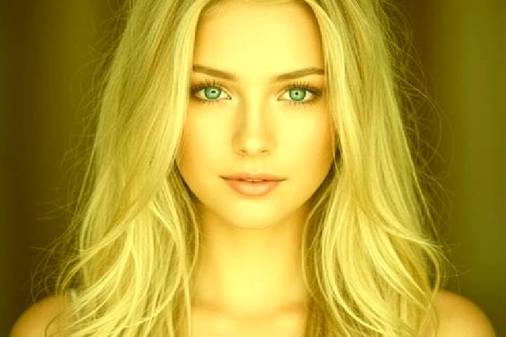 Rose, 23, a red green-eyed mixed companion based in Ciochina. Offering GFE, Overnight, 69. Available for incall and outcall, overnight bookings available.