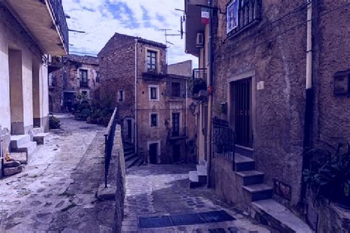 Rose, 23 — Escort in Alcara Li Fusi, Italy