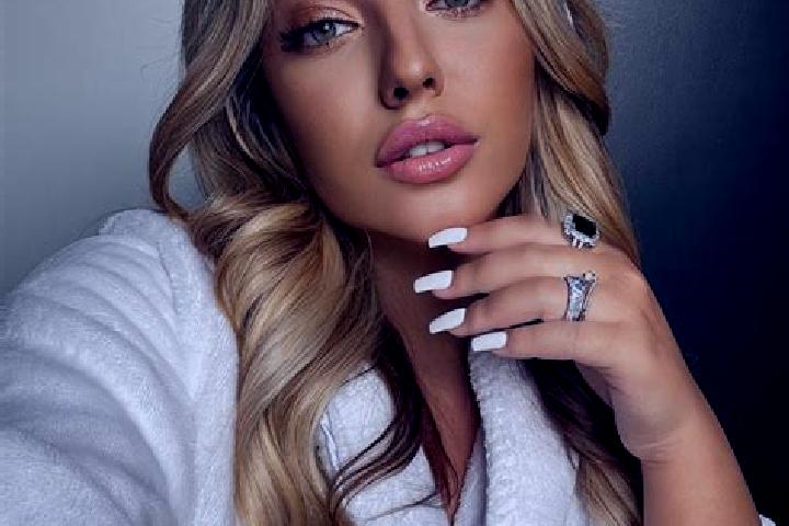 Rose, 23 — Escort in Cerasu, Romania