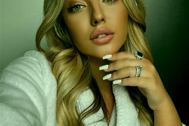 Rose, 23 — Escort in Petin, Romania