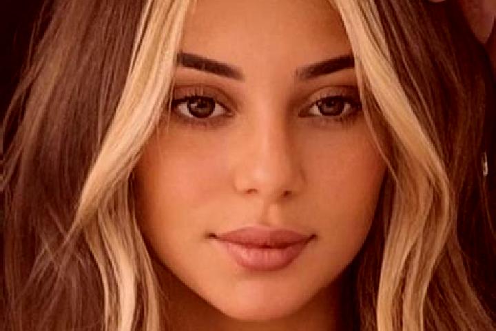 Rose, 24, a blonde brown-eyed ebony companion based in Mulki. Offering OWO, Massage, Duos. Available for incall and outcall, day and evening dates.