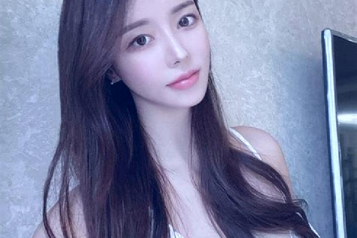 Rose, 24 — Escort in Cikokong, Indonesia